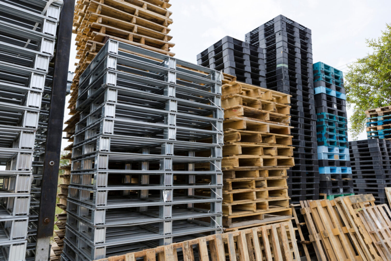 A pile of pallets sitting next to each other.