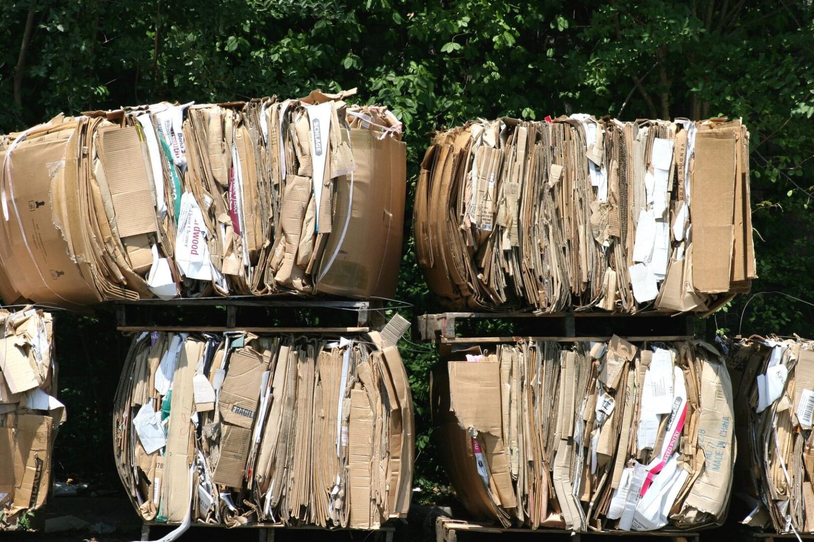 A pile of cardboard boxes sitting on top of pallets.